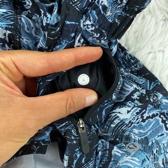 Lululemon Tracker Short V *4" Eternal Wave Starlight Black - Picture 2 of 5